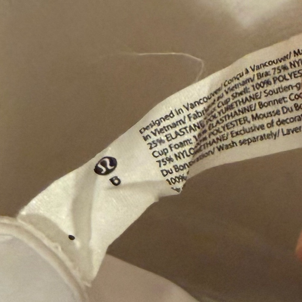*Flawed. Read description* Lululemon Like a cloud longline bra D/DD Size 6 - Picture 7 of 7